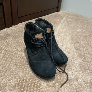 TOMS black wedges